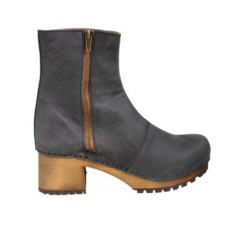 Women's Lotta's Britt Clog Boots in Charcoal Leather by Lotta From | Canada
