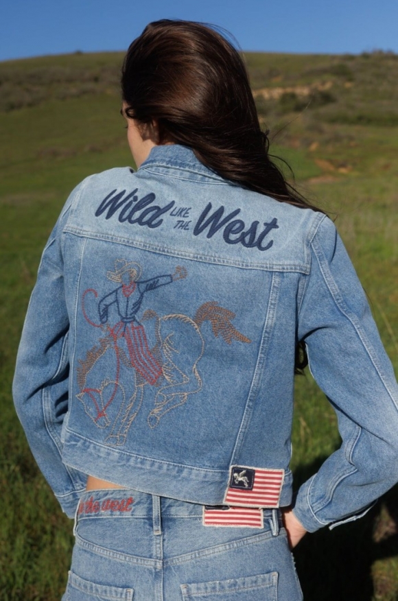 Special Offer Idyllwind Women's Western Cowboy Embroidered Rigid Medium Wash Trucker Jacket | Medium Wash Special Offer Idyllwind Women's Western Cowboy Embroidered Rigid Medium Wash Trucker Jacket | Medium Wash