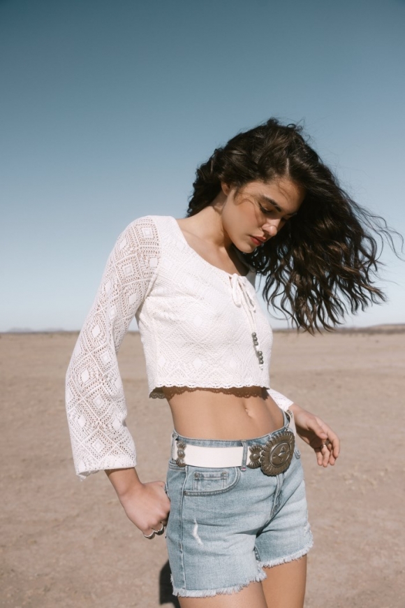 Special Offer Idyllwind Women's Lacey Scoop Neck Bell Sleeve Crochet Top | Ivory