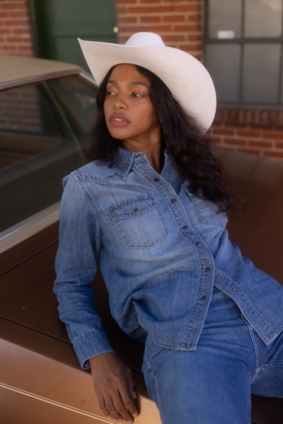 Special Offer Idyllwind Women's Rigid Wayside Studded Chambray Long Sleeve Snap Western Shirt | Medium Wash Special Offer Idyllwind Women's Rigid Wayside Studded Chambray Long Sleeve Snap Western Shirt | Medium Wash