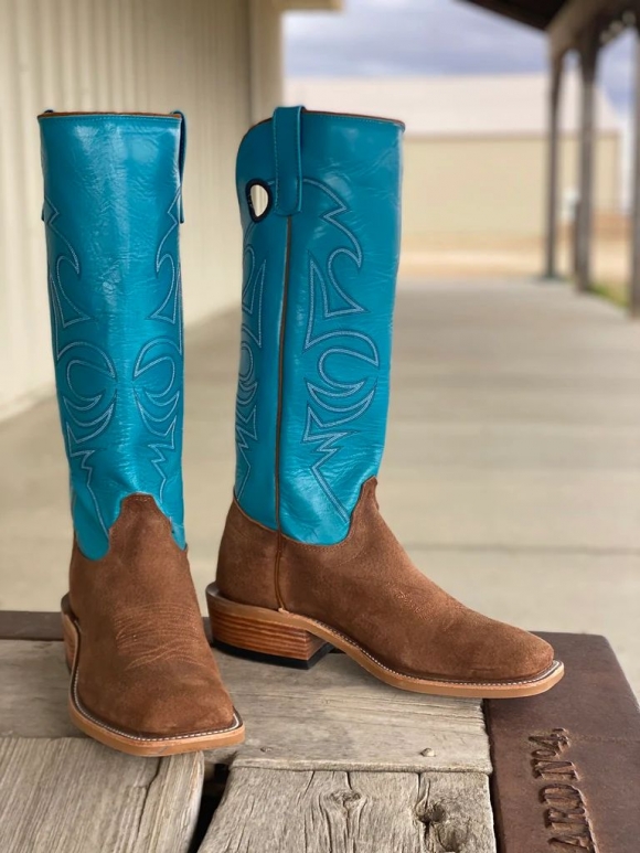 New Arrivals Olathe Brown Oiled Pig Boots - Brown/Turquoise