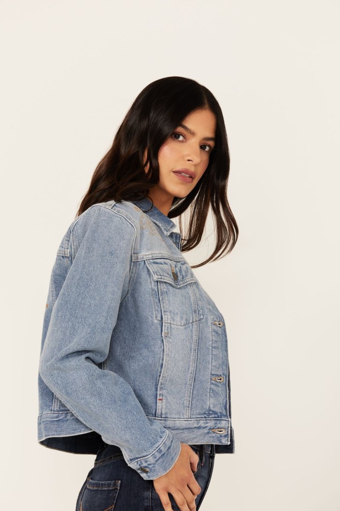 Special Offer Idyllwind Women's Western Cowboy Embroidered Rigid Medium Wash Trucker Jacket | Medium Wash