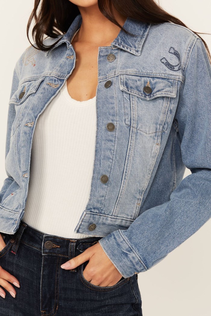 Special Offer Idyllwind Women's Western Cowboy Embroidered Rigid Medium Wash Trucker Jacket | Medium Wash