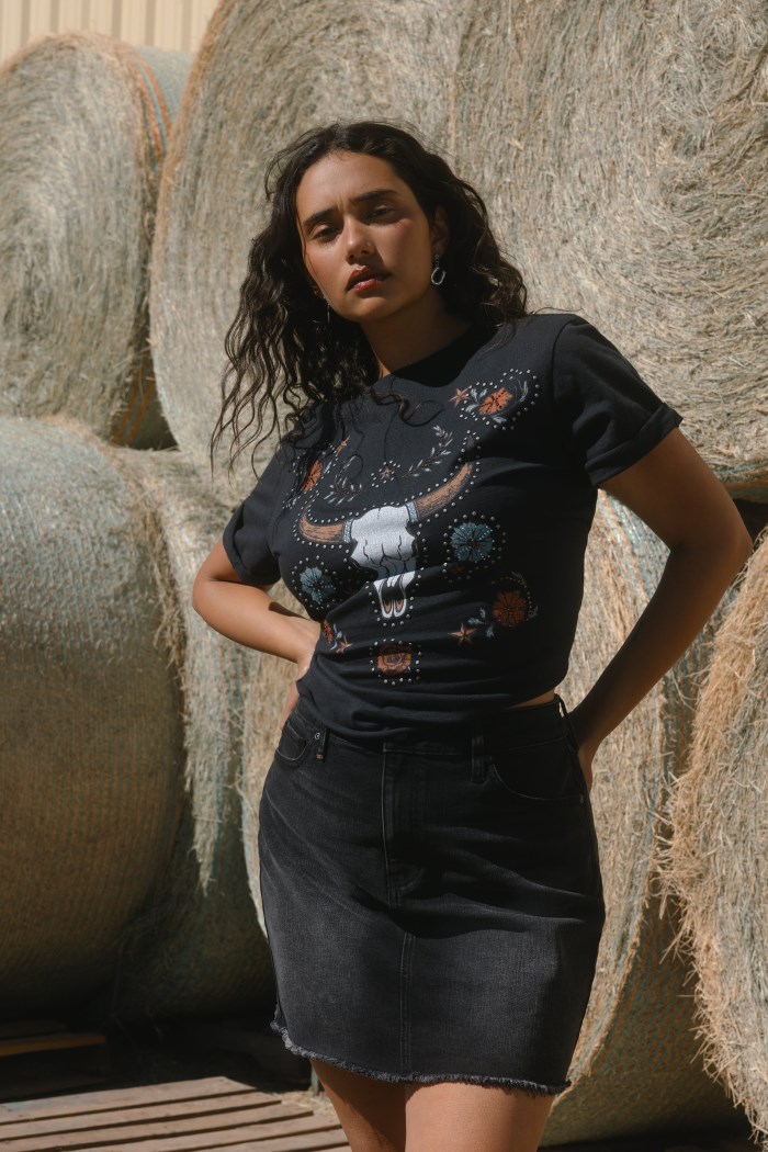 Special Offer Idyllwind Women's Studded Bull Skull Short Sleeve Graphic Tee | Black