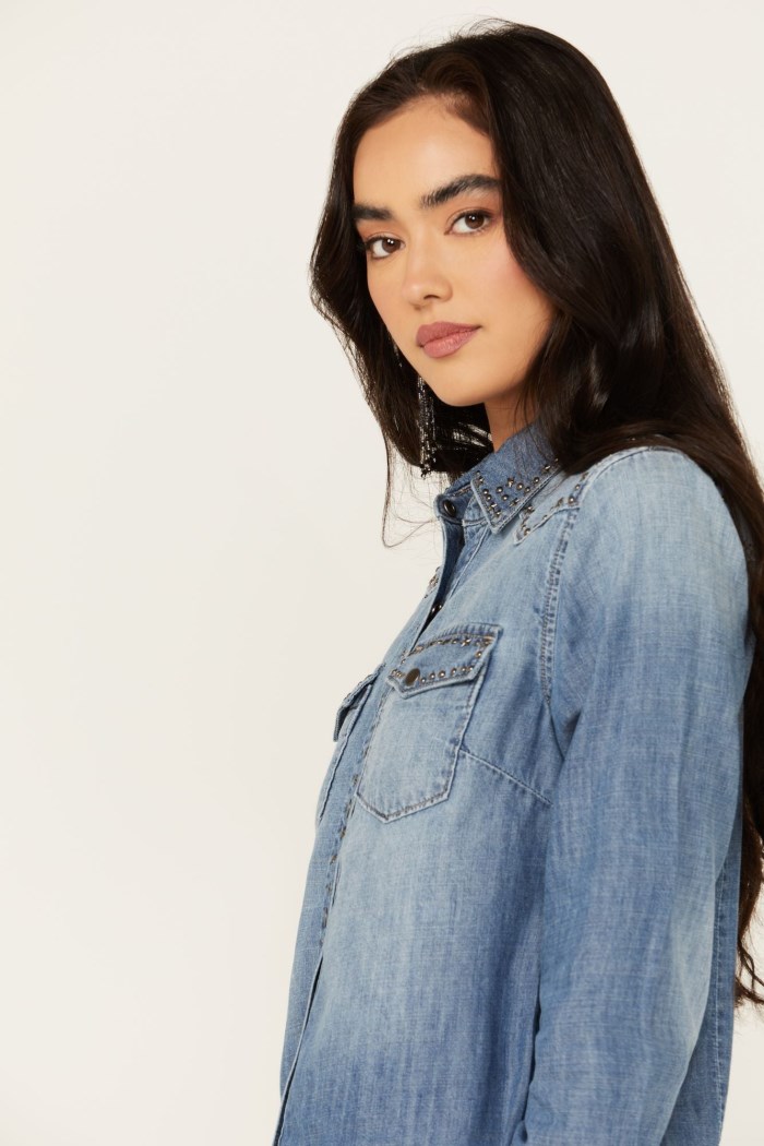 Special Offer Idyllwind Women's Rigid Wayside Studded Chambray Long Sleeve Snap Western Shirt | Medium Wash