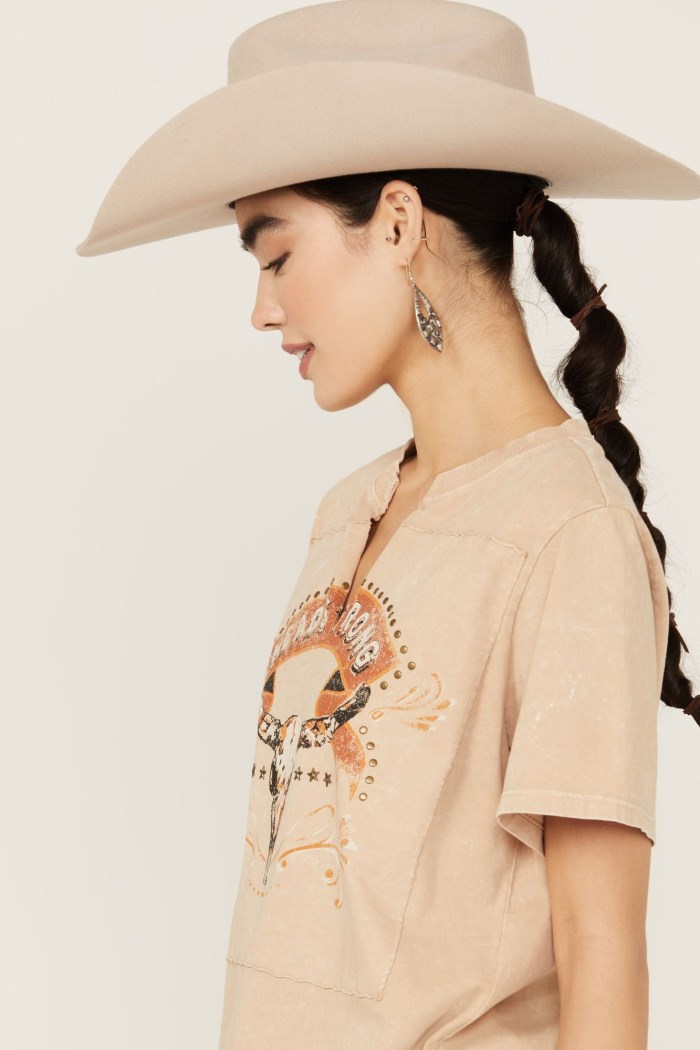 Special Offer Idyllwind Women's Max Headstrong Short Sleeve Graphic Tee | Wheat