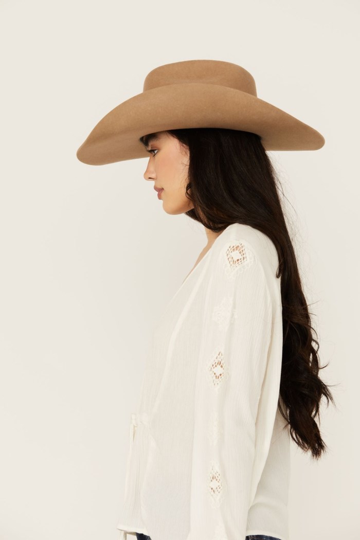 Special Offer Idyllwind Women's Sharondale Button-Down Embroidered Bell Sleeve Top | Ivory